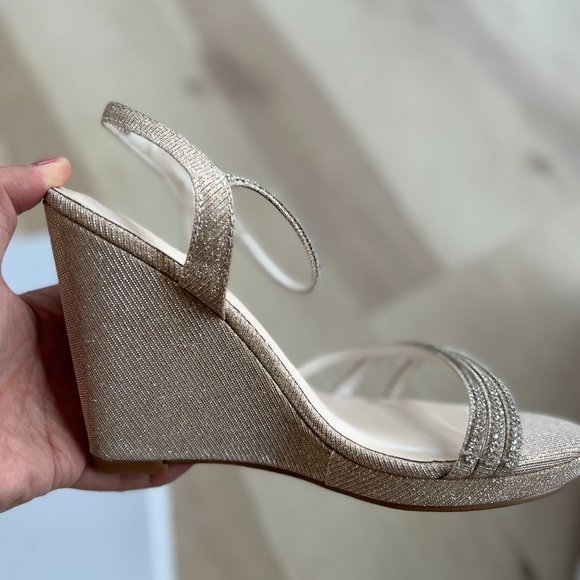 Champagne Bridal Wedge Heel Sandals NWT Size 8 - Picture 2 of 3